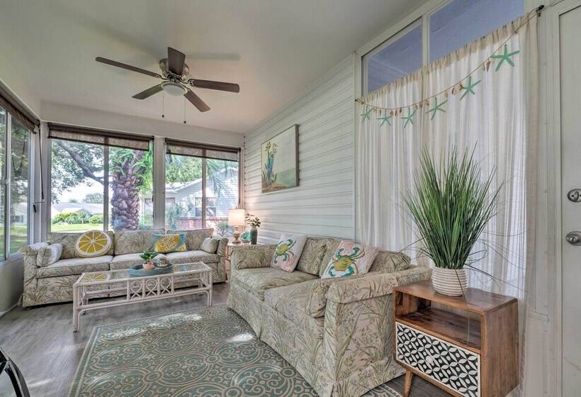 Inviting Lady Lake House: In The Village!