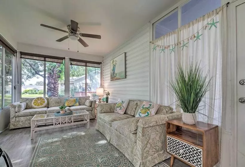 Inviting Lady Lake House: In The Village!