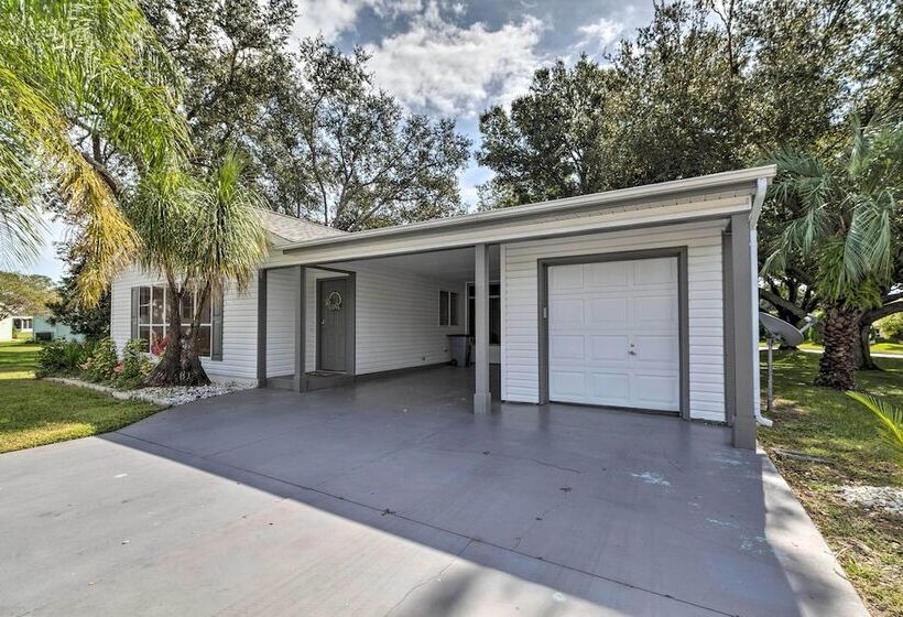 Inviting Lady Lake House: In The Village!