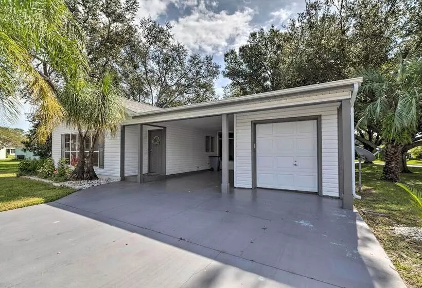 Inviting Lady Lake House: In The Village!