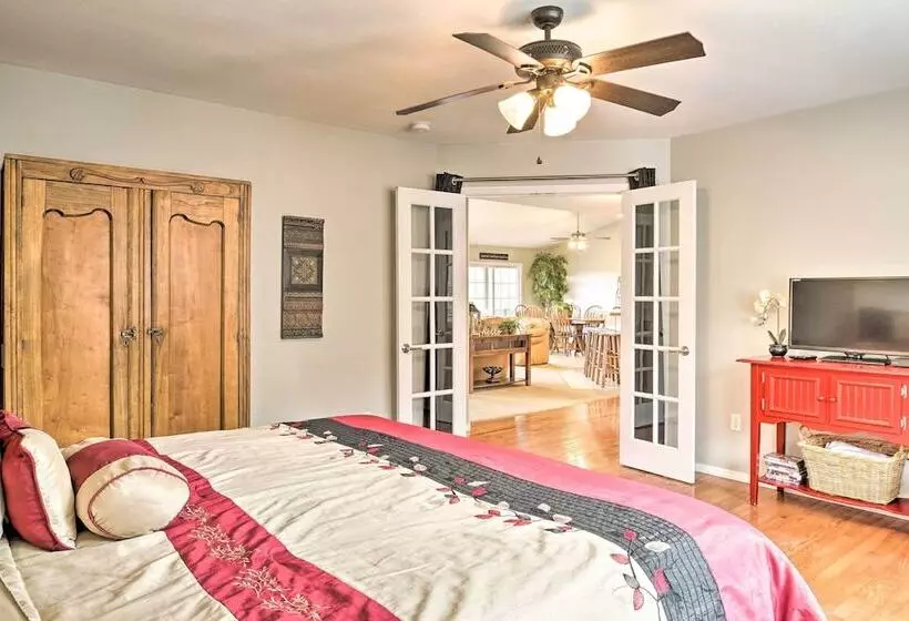 Kimberling City Home W/ Game Room & Lake Access
