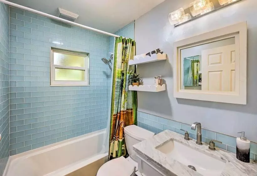 Lakeside Crescent City Cottage: Boat + Dock!