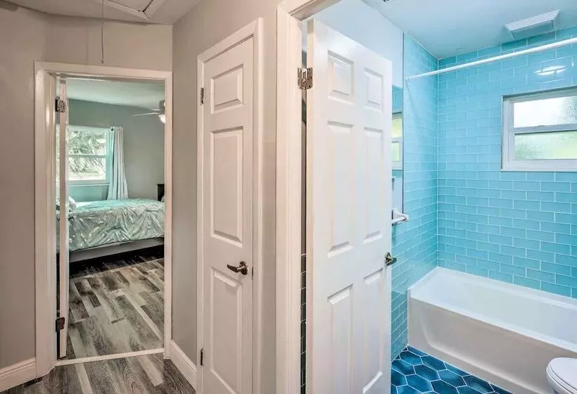 Lakeside Crescent City Cottage: Boat + Dock!