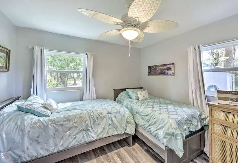 Lakeside Crescent City Cottage: Boat + Dock!