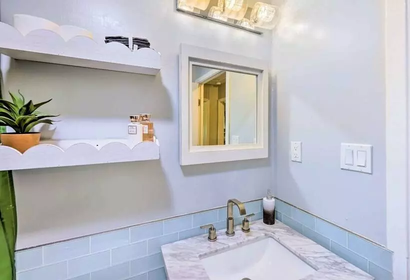 Lakeside Crescent City Cottage: Boat + Dock!