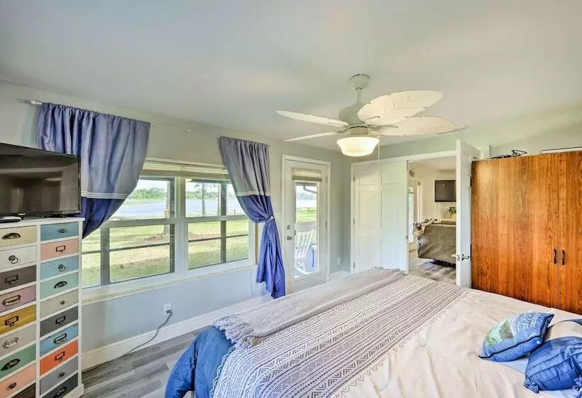 Lakeside Crescent City Cottage: Boat + Dock!