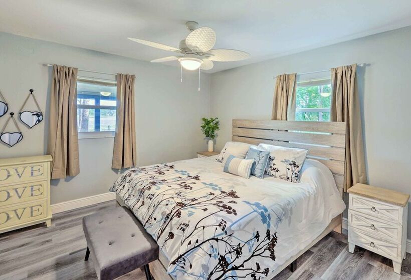 Lakeside Crescent City Cottage: Boat + Dock!