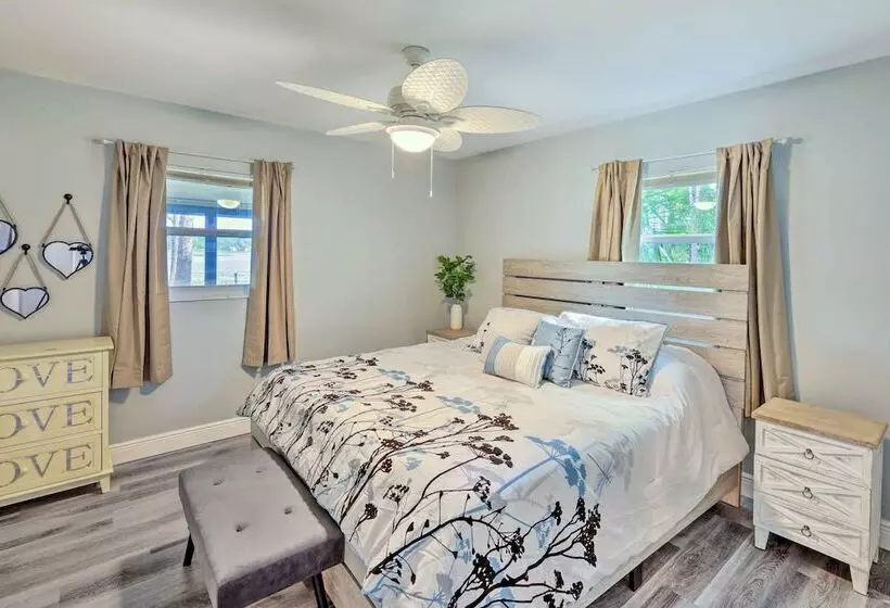 Lakeside Crescent City Cottage: Boat + Dock!