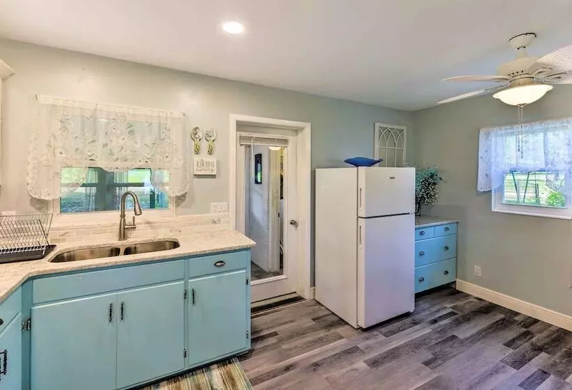 Lakeside Crescent City Cottage: Boat + Dock!