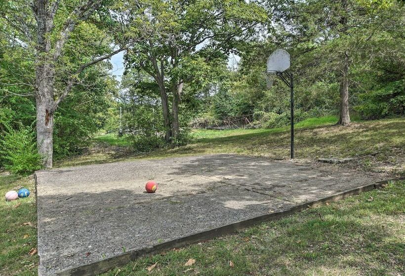 Lakeside Reeds Spring Home W/ Pool Access & Deck!