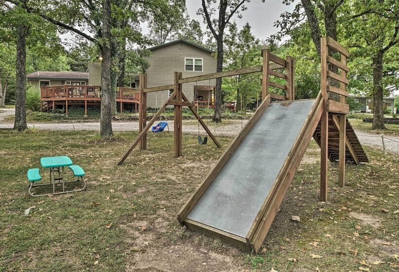 Lakeside Reeds Spring Home W/ Pool Access & Deck!