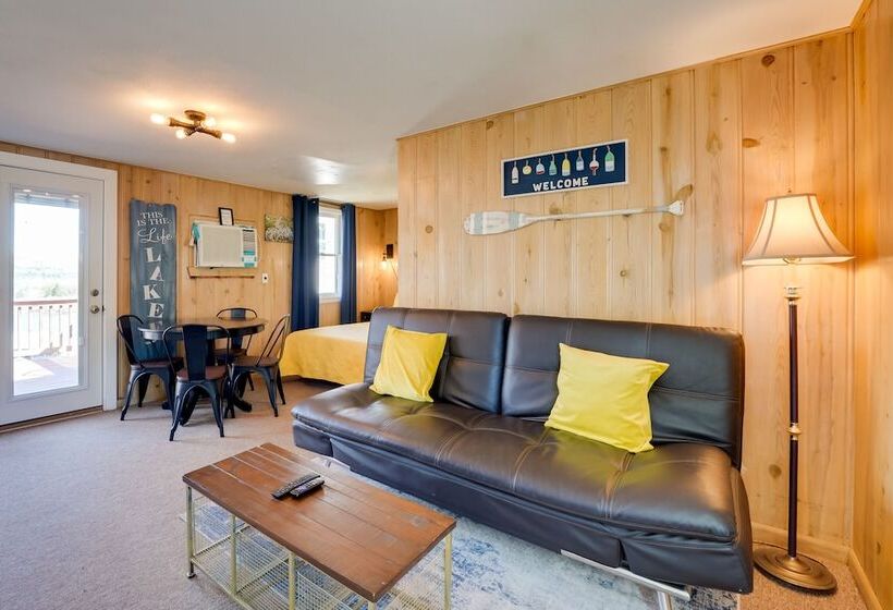 Lakeside Reeds Spring Home W/ Pool Access & Deck!