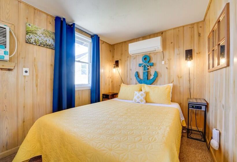 Lakeside Reeds Spring Home W/ Pool Access & Deck!