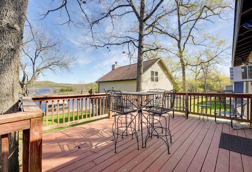 Lakeside Reeds Spring Home W/ Pool Access & Deck!