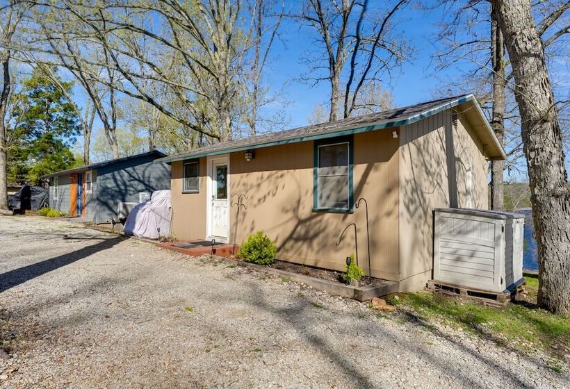 Lakeside Reeds Spring Home W/ Pool Access & Deck!