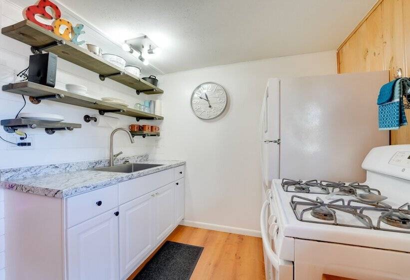 Lakeside Reeds Spring Home W/ Pool Access & Deck!