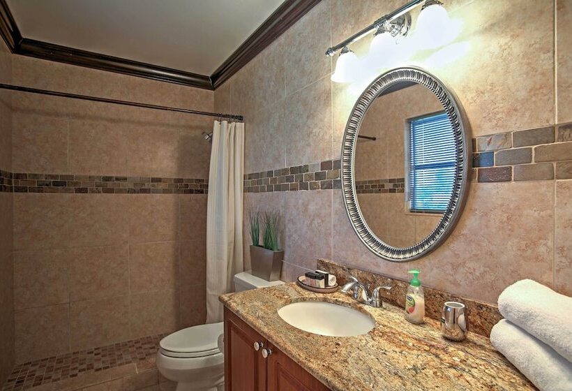 Walk To Private Beach: Poolside Oasis In Pompano