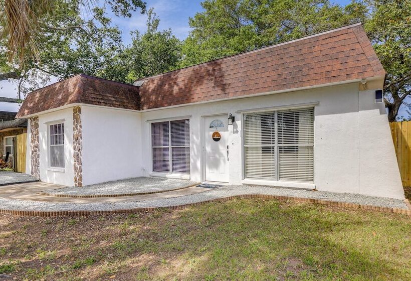 Largo Family Home W/ Sunroom & Back Patio!