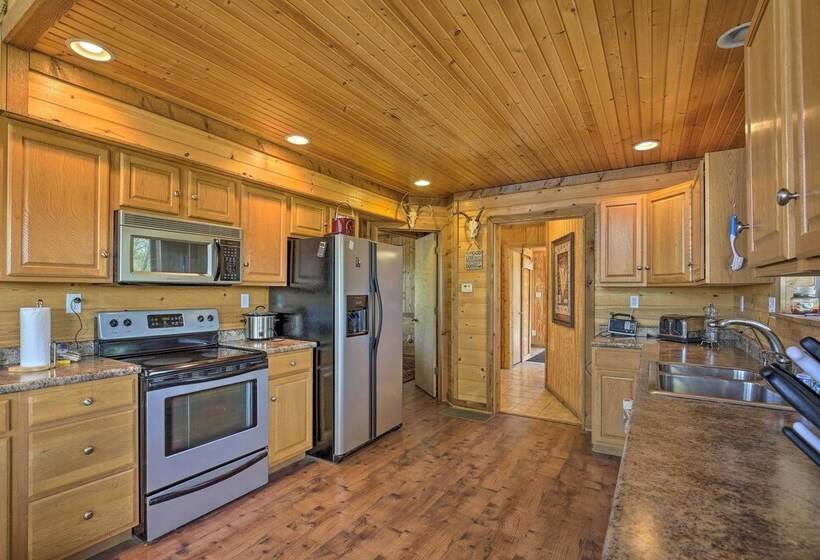 Lodge On 240 Acres W/ Deck, Grill & Fire Pit!