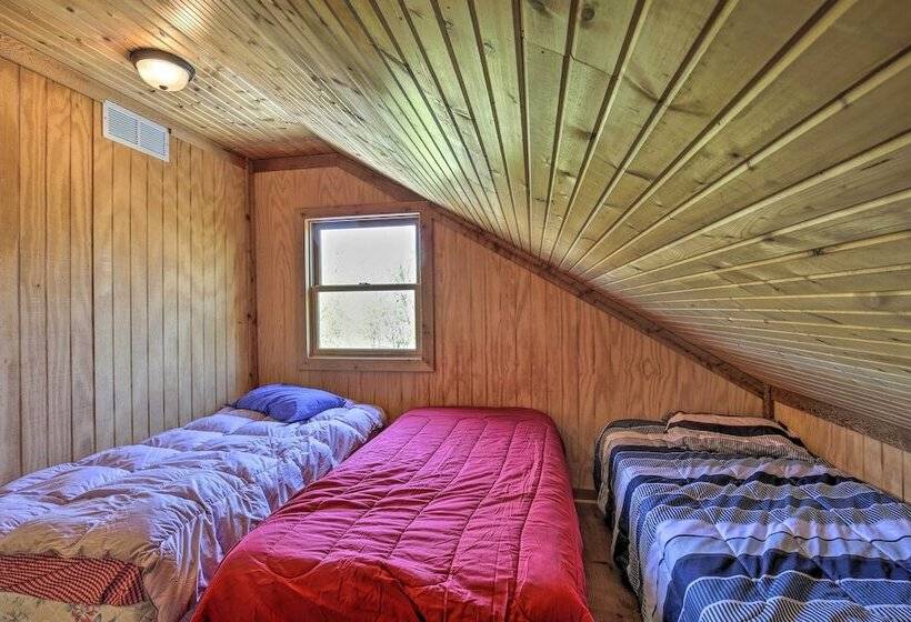 Lodge On 240 Acres W/ Deck, Grill & Fire Pit!