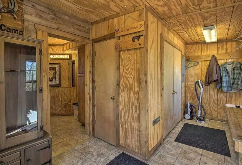 Lodge On 240 Acres W/ Deck, Grill & Fire Pit!