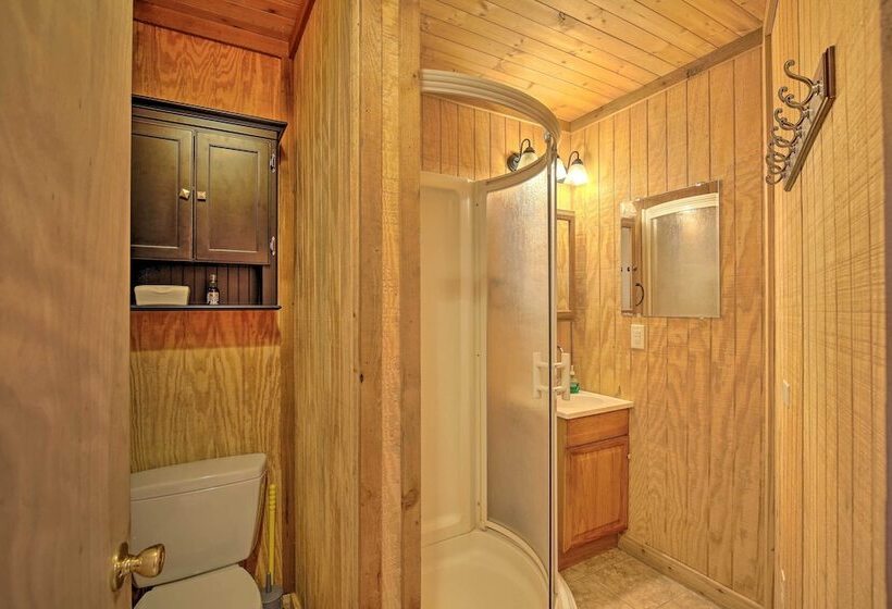 Lodge On 240 Acres W/ Deck, Grill & Fire Pit!