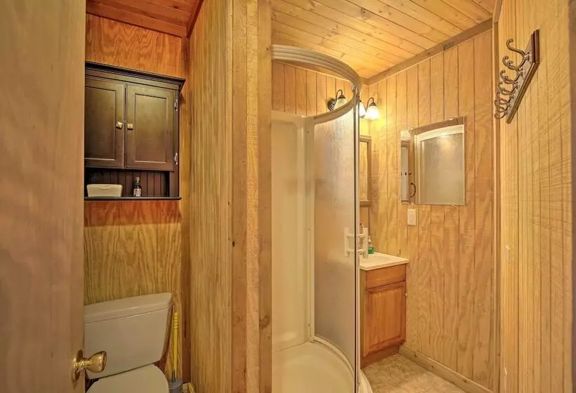 Lodge On 240 Acres W/ Deck, Grill & Fire Pit!