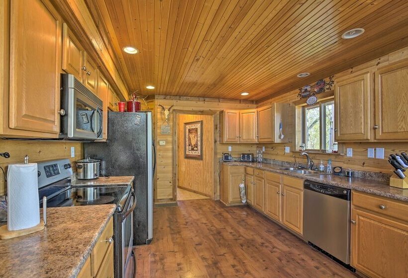Lodge On 240 Acres W/ Deck, Grill & Fire Pit!