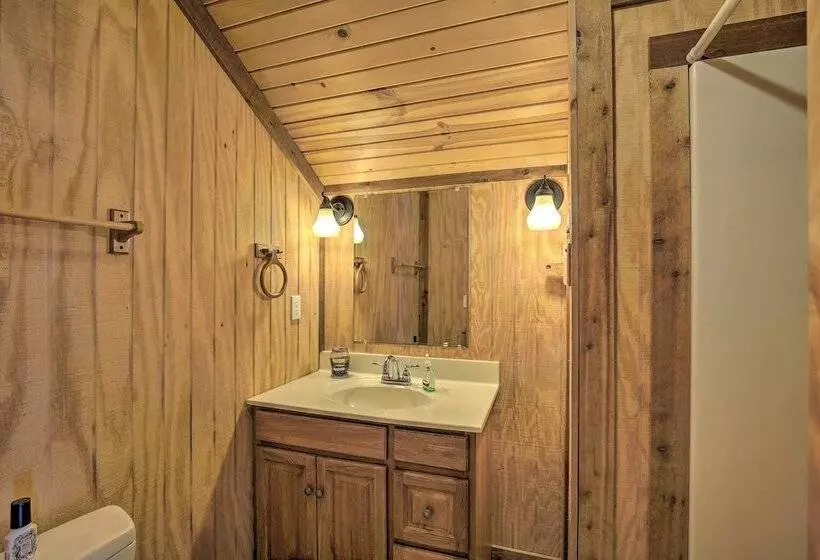 Lodge On 240 Acres W/ Deck, Grill & Fire Pit!