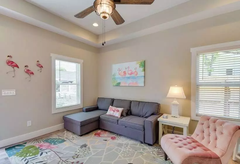 Lovely Vacation Home ~ 1 Mi To Ocean Isle Beach!