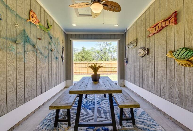 Lovely Vacation Home ~ 1 Mi To Ocean Isle Beach!