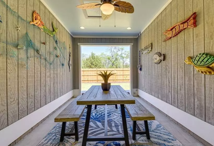 Lovely Vacation Home ~ 1 Mi To Ocean Isle Beach!