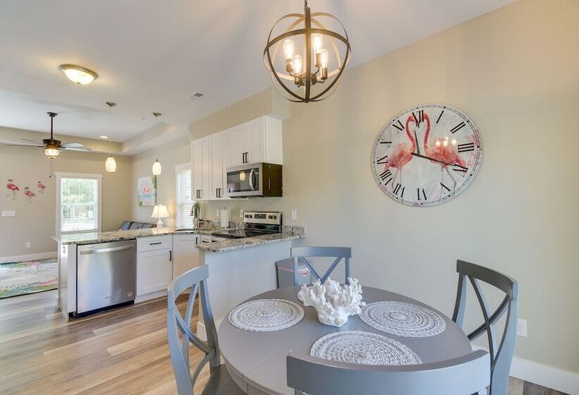 Lovely Vacation Home ~ 1 Mi To Ocean Isle Beach!