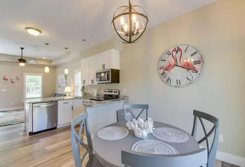 Lovely Vacation Home ~ 1 Mi To Ocean Isle Beach!