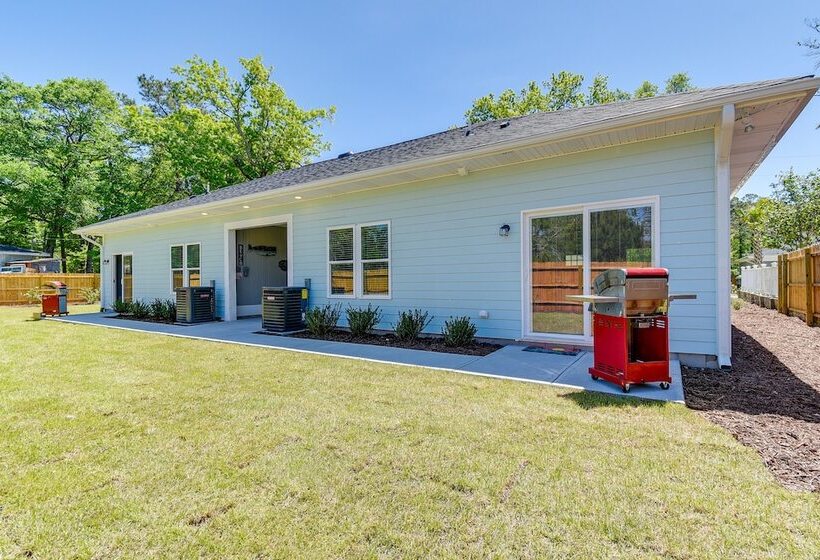 Lovely Vacation Home ~ 1 Mi To Ocean Isle Beach!