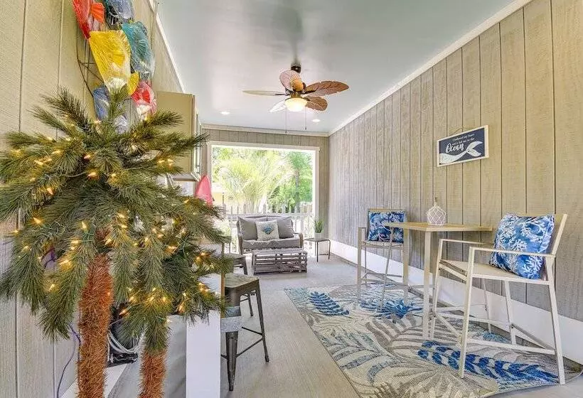 Lovely Vacation Home ~ 1 Mi To Ocean Isle Beach!