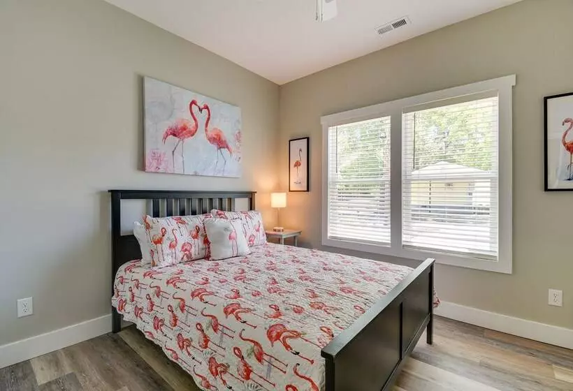 Lovely Vacation Home ~ 1 Mi To Ocean Isle Beach!