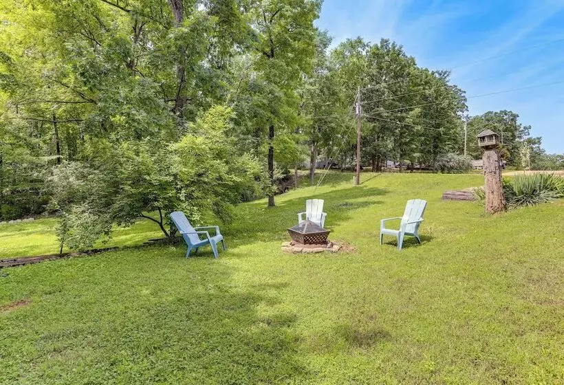 The Lakehouse  Lovely Wappapello Country Home!