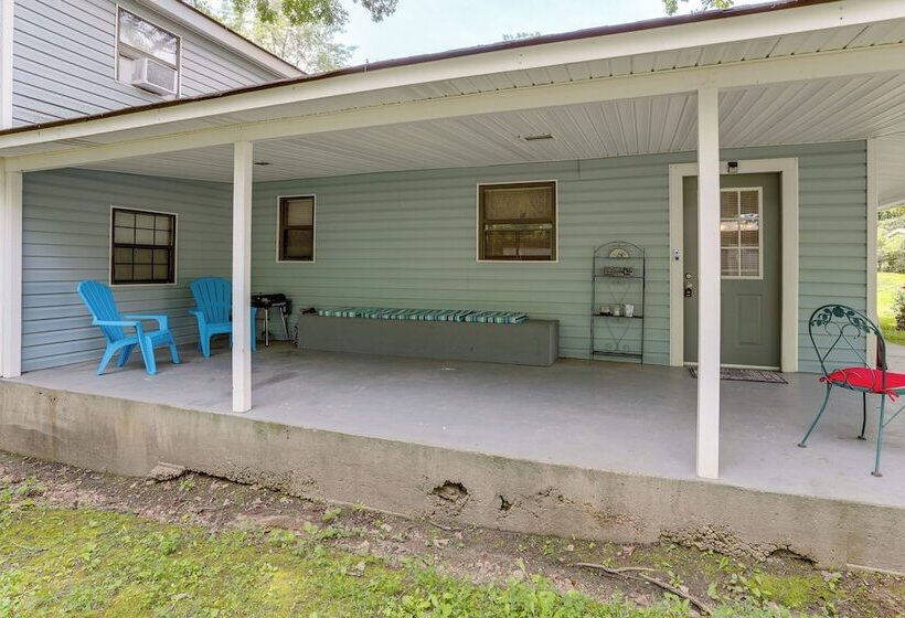 The Lakehouse  Lovely Wappapello Country Home!