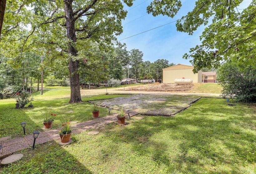 The Lakehouse  Lovely Wappapello Country Home!