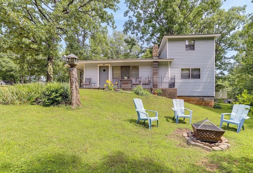 The Lakehouse  Lovely Wappapello Country Home!