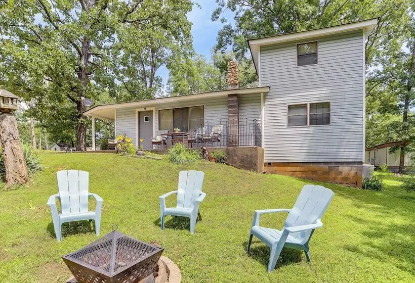 The Lakehouse  Lovely Wappapello Country Home!