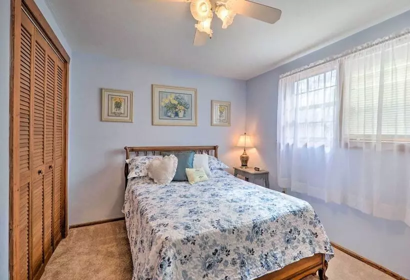 The Lakehouse  Lovely Wappapello Country Home!