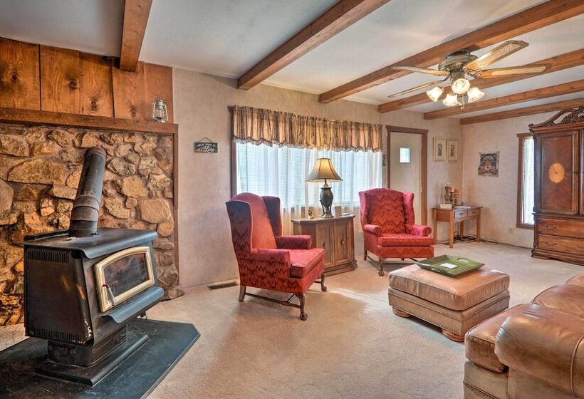 The Lakehouse  Lovely Wappapello Country Home!