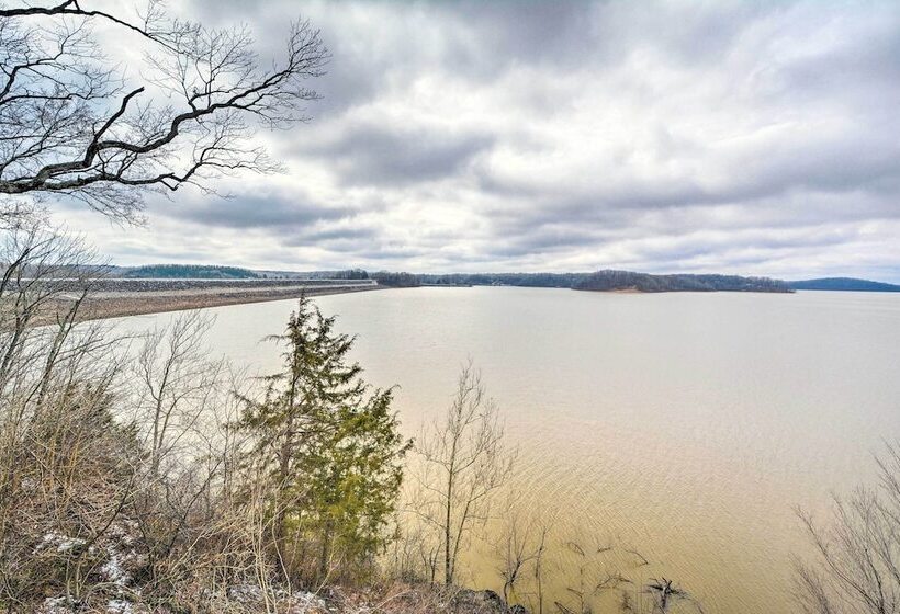 The Lakehouse  Lovely Wappapello Country Home!