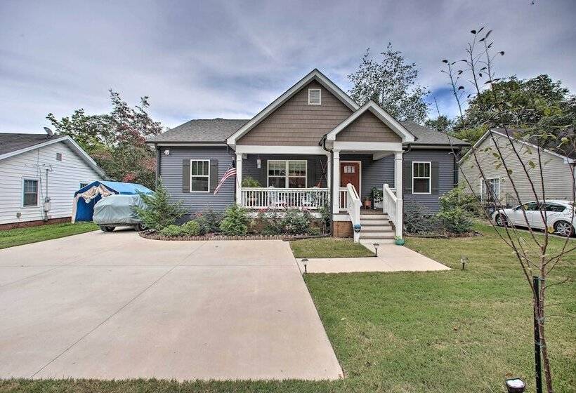 2 Mi To Downtown: Luxe Greenville Retreat!