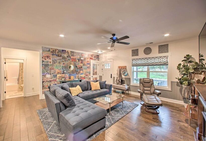 2 Mi To Downtown: Luxe Greenville Retreat!