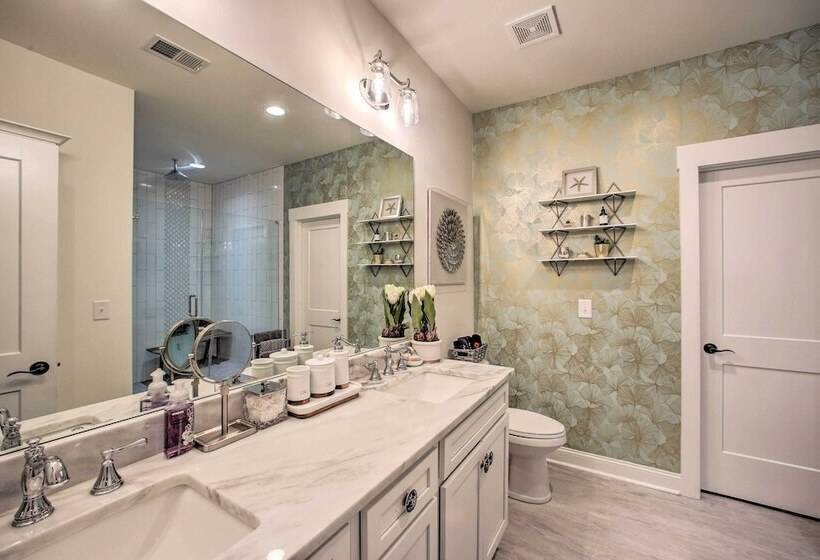 2 Mi To Downtown: Luxe Greenville Retreat!