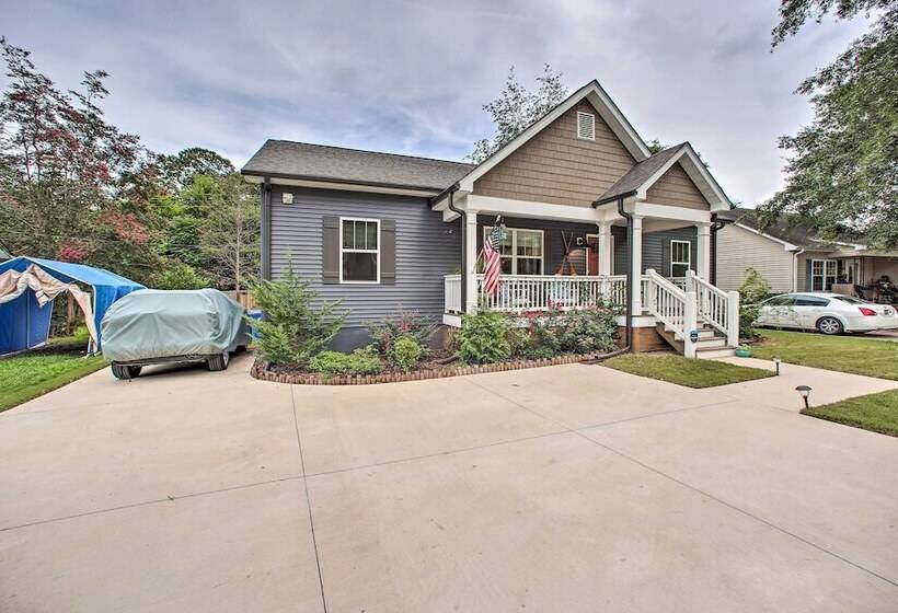 2 Mi To Downtown: Luxe Greenville Retreat!