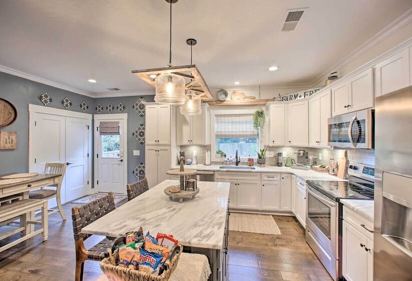 2 Mi To Downtown: Luxe Greenville Retreat!